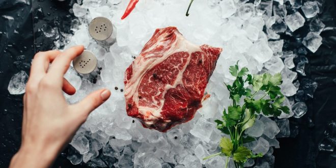 Ингредиент, который делает размороженное мясо намного вкуснее